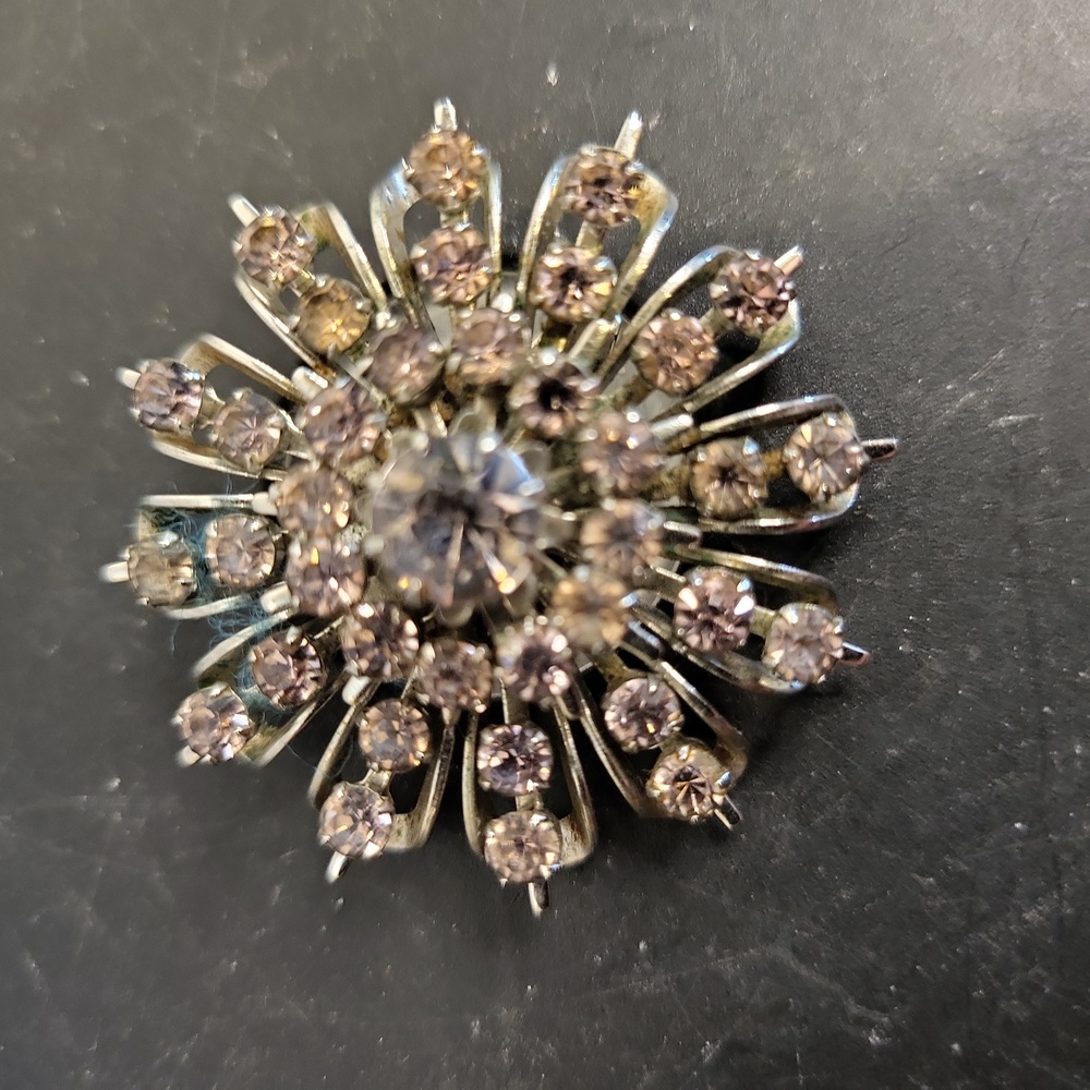 Beautiful Vintage Coro Rhinestone Light Pink Starburst Brooch